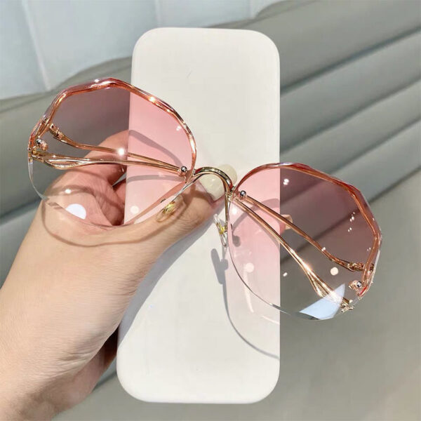 2022 Fashion Tea Gradient Sunglasses Women Ocean Water Cut Trimmed Lens Metal Curved Temples Sun Glasses Female UV400 4